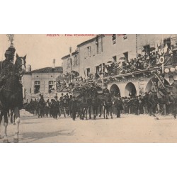 47 MEZIN. Fêtes Présidentielles Fallières en calèche avec escorte 1906