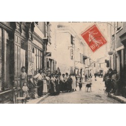 47 MEZIN. Grosse animation devant la Librairie "Laponterique" Rue du Peyron