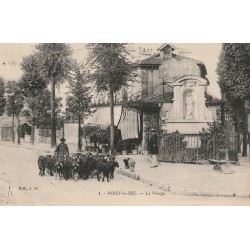 93 NOISY-LE-SEC. Berger et son troupeau de chèvres devant la Vierge et café