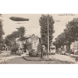 93 NOISY-LE-SEC. Ballon montgolfière, attelage et tramway au Carrefour de la Vierge bien animé