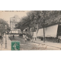 93 NOISY-LE-SEC. Café buvette rue de la Gare animation 1909