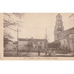 47 LANNES. L'Eglise et des boeufs sur la Place