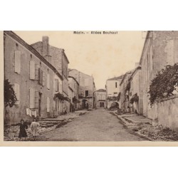 47 MEZIN. Enfants sur les Allées Bouhaut 1919