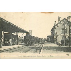 41 VILLEFRANCHE-SUR-CHER. Arrivée du Train avec locomotive en Gare 1923