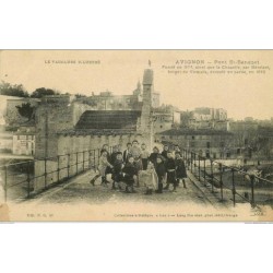 84 AVIGNON. Ronde d'Enfants sur le Pont Saint-Bénézet