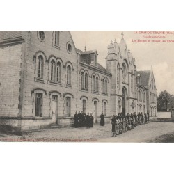 Soligny 61 LA GRANDE TRAPPE. Les Moines se rendant au Travail 1906