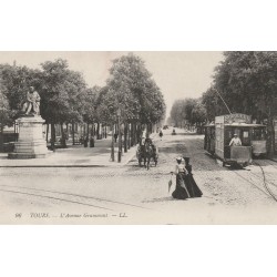 37 TOURS. Tramway électrique et élégantes sur l'Avenue Grammont