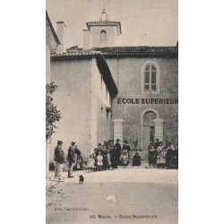 47 MEZIN. Ecole Supérieure bien animée 1917