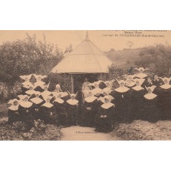 47 Couvent de FEUGAROLLES. Petit groupe de Soeurs de Sainte-Anne 1926