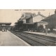 93 NOISY-LE-SEC. Intérieur de la Gare avec locomotive et Porteurs 1914