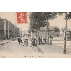 93 NOISY-LE-SEC. Le Marché rue du Centenaire et la Fontaine 1910