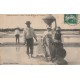 44 SAILLE. Paludière portant sa Gède chargé de sel sur le Trémaït Marais Salants du Bourg-de-Batz 1911