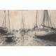 17 LA COTINIERE. Pêcheurs dans le Port à Marée basse Ile d'Oléron