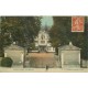 2 cpa 27 EVREUX. Marchands de Balais rue du Pont neuf 1923 et Préfecture 1910