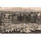 64 SAINT-JEAN-DE-LUZ. Au Port vente de Poisson à la Criée 1954
