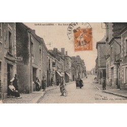 72 SABLE-SUR-SARTHE. Rue Saint Nicolas cycliste devant le Tabac 1929