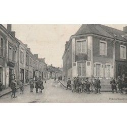 72 BOULOIRE. Route du Grand Lucé écoliers devant le Café 1922