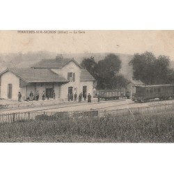 03 FERRIERES-SUR-SICHON. Train en Gare 1911