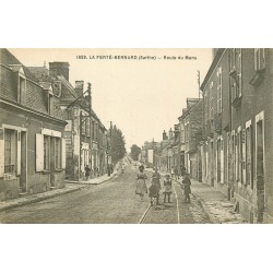 72 LA FERTE-BERNARD. Route du Mans bien animée
