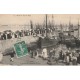 56 QUIBERON. Bateaux de Pêcheurs au Port jour de Fête et animation sur la Digue 1909