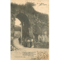 5 x cpa 47 MEZIN. Porte Anglaise, Loupillon, Château Carboste et Cour