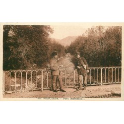 2 cpa 66 PUIGCERDA. Douaniers sur Pont international et canotiers sur le Lac