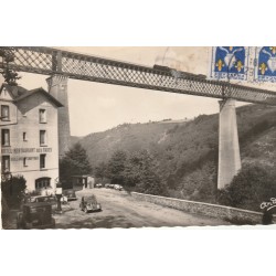 63 VIADUC DES FADES. Train passant sur Hôtel Restaurant "Gaillard-Chaffraix" 1958