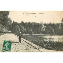 92 VILLE D'AVRAY. Les Etangs 1911 et promeneur lisant son journal