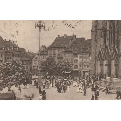 68 MULHOUSE. Sortie de Messe Place de la Réunion