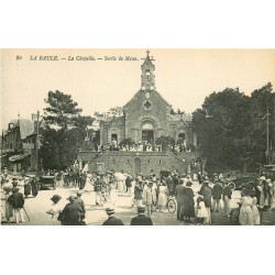 44 LA BAULE. Sortie de Messe de la Chapelle