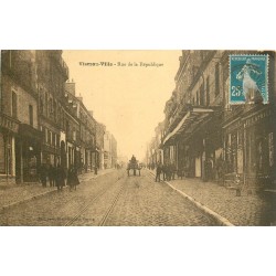 18 VIERZON VILLE. Commerces rue de la République 1925
