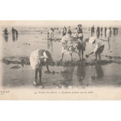 76 VEULES-LES-ROSES. Enfants jouant sur le sable