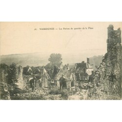 02 VASSOGNES. Les Ruines du Quartier de la Place avec militaires