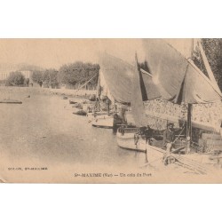 83 SAINTE-MAXIME. Barques de Pêcheur dans un coin du Port 1906