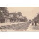 77 JUILLY. Train dans la Gare avec employés 1915