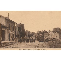 77 SAINT-SOUPPLETS. Locomotive Taco et Château d'eau en Gare belle animation