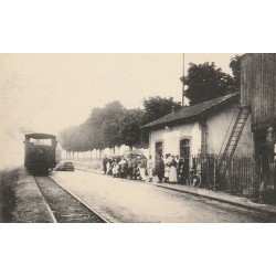 77 SAINT-SOUPPLETS. Belle animation en Gare avec locomotive