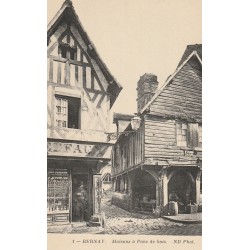 27 BERNAY. Maisons à Pans de bois et Horlogerie Bijouterie