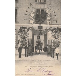 77 FONTAINEBLEAU. Anniversaire de Wagram. Porte d'honneur 7° Régiment de Dragons