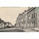19 NEUVIC. Hôtel de Ville et Ecoles petite animation 1907