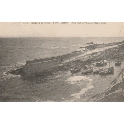56 Presqu'ile de Rhuys SAINT-GILDAS. Barques de Pêcheurs au Petit Port et Pointe de Menn Maria vers 1919