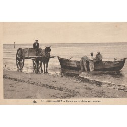 14 LION-SUR-MER. Retour de pêche aux Moules