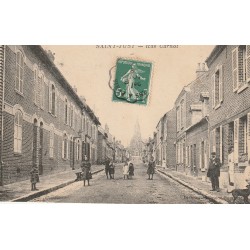 60 SAINT-JUSTE EN CHAUSSEE. Rue Carnot bien animée 1909