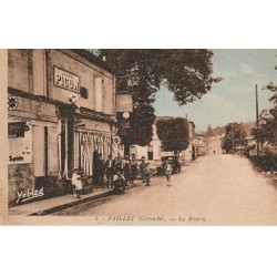 33 PAILLET. Le Bourg avec Café Tabac belle animation 1951