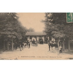 77 MONTIGNY-SUR-LOING. La Cour de la Gare arrivée des Touristes 1914