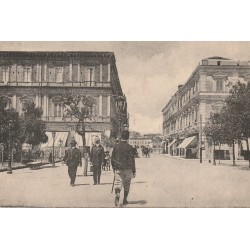Italia TARANTO. Via Archita avec Militaire
