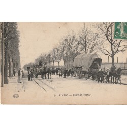 93 STAINS. Nombreux attelages Route de Gonesse 1917