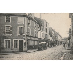 77 DAMMARTIN. Le Quartier de la Poste avec voitures face à la Boulangerie 1915