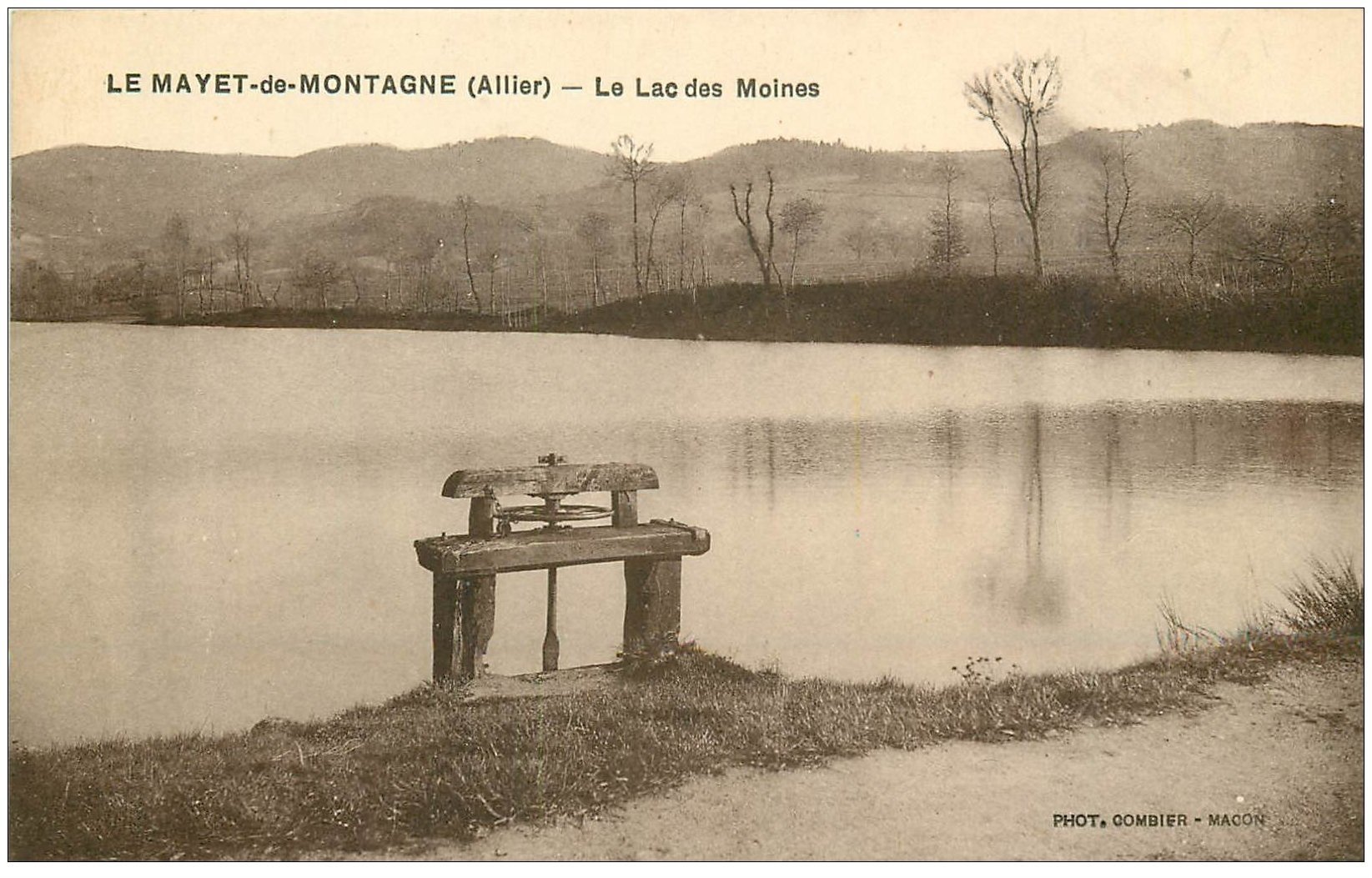 carte postale ancienne 03 LE MAYET-DE-MONTAGNE. Lac des Moines