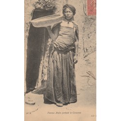 ALGER. Femme Arabe portant le Couscous 1907